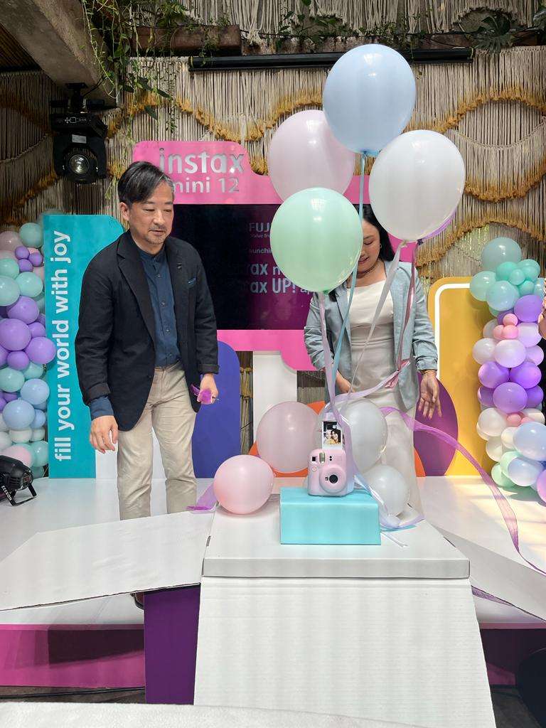 Bentuknya Menyerupai Gelembung Balon, Intip Fitur Andalan Instax Mini 12