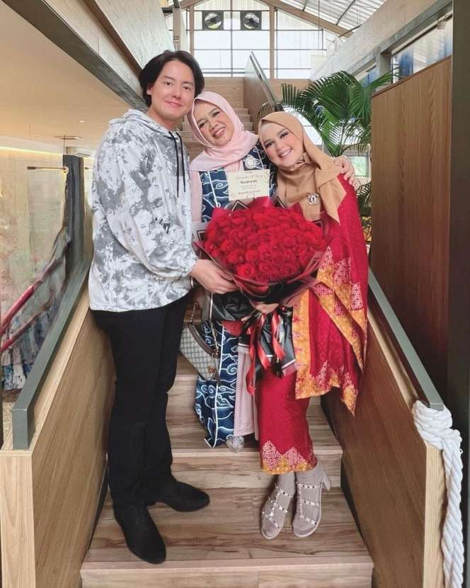 Potret Artis yang Sempat Tinggal Bareng Mertua Setelah Menikah, Nia Ramadhani Paling Disorot