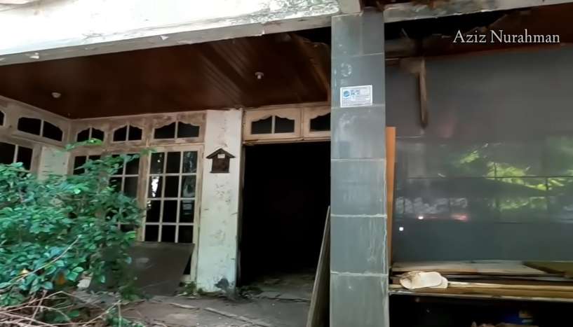 Potret Rumah Mewah Terbengkalai Milik Artis 90-an Lawan Main Anjasmara, Kini Penampakannya Bikin Merinding!