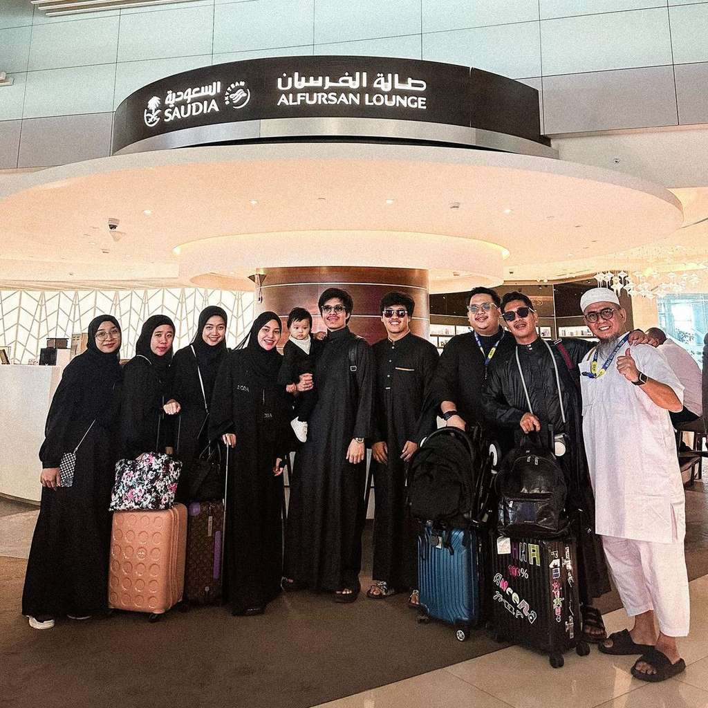 Potret Ameena Ikut Umrah, Gaya Hijabnya Bikin Gemas
