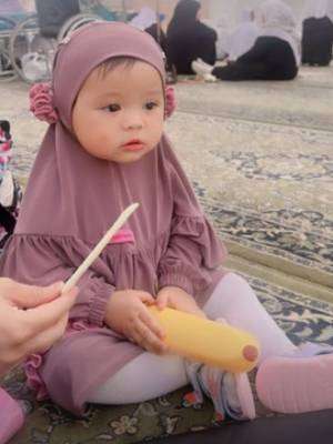 Potret Ameena Ikut Umrah, Gaya Hijabnya Bikin Gemas