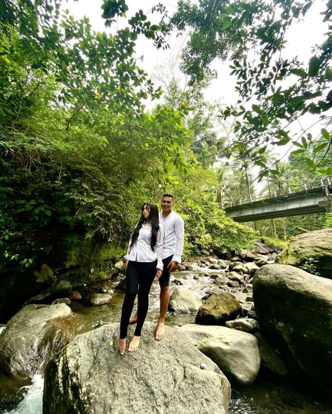 Potret Terbaru Claudia Istri Aprilio Manganang yang Pernah Dikritik Gegara Pakai Baju Persit Terlalu Pendek