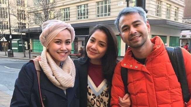 10 Adu Gaya Nagita Slavina VS Mimi Bayuh, Karyawan RANS yang Digosipkan Selingkuhan Raffi Ahmad, Bak Langit dan Bumi?