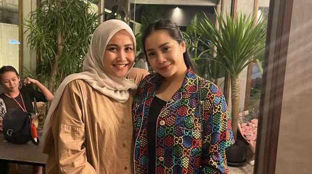 10 Adu Gaya Nagita Slavina VS Mimi Bayuh, Karyawan RANS yang Digosipkan Selingkuhan Raffi Ahmad, Bak Langit dan Bumi?