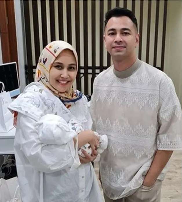 10 Adu Gaya Nagita Slavina VS Mimi Bayuh, Karyawan RANS yang Digosipkan Selingkuhan Raffi Ahmad, Bak Langit dan Bumi?