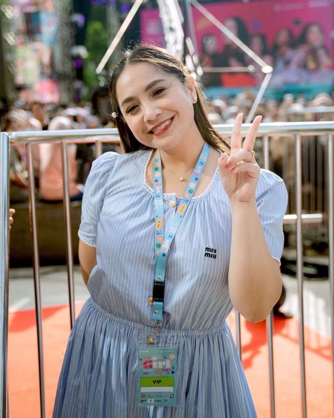 10 Adu Gaya Nagita Slavina VS Mimi Bayuh, Karyawan RANS yang Digosipkan Selingkuhan Raffi Ahmad, Bak Langit dan Bumi?