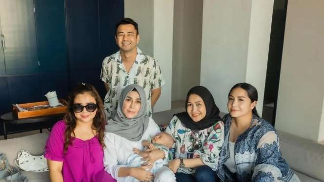 10 Adu Gaya Nagita Slavina VS Mimi Bayuh, Karyawan RANS yang Digosipkan Selingkuhan Raffi Ahmad, Bak Langit dan Bumi?