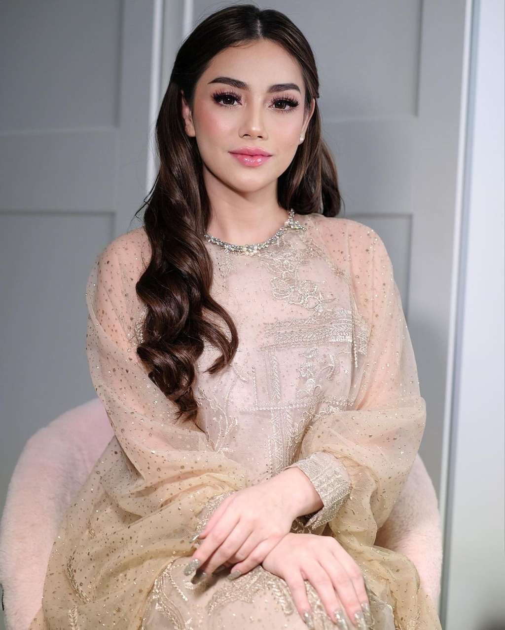 10 Adu Gaya Celine Evangelista VS Cesen JKT 48, Istri Marshel Widianto yang Disembunyikan, Sama-Sama Bak Barbie Hidup