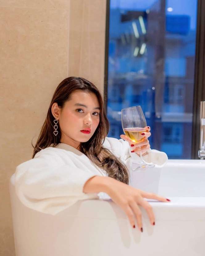10 Adu Gaya Celine Evangelista VS Cesen JKT 48, Istri Marshel Widianto yang Disembunyikan, Sama-Sama Bak Barbie Hidup