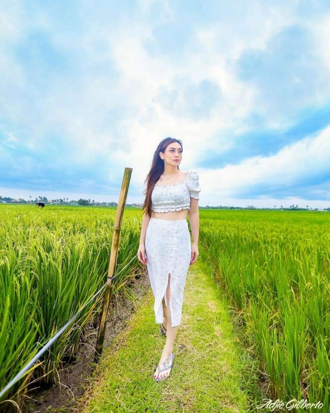 10 Adu Gaya Celine Evangelista VS Cesen JKT 48, Istri Marshel Widianto yang Disembunyikan, Sama-Sama Bak Barbie Hidup