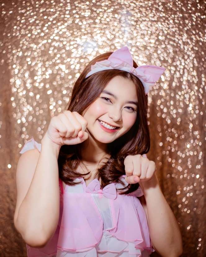 10 Adu Gaya Celine Evangelista VS Cesen JKT 48, Istri Marshel Widianto yang Disembunyikan, Sama-Sama Bak Barbie Hidup
