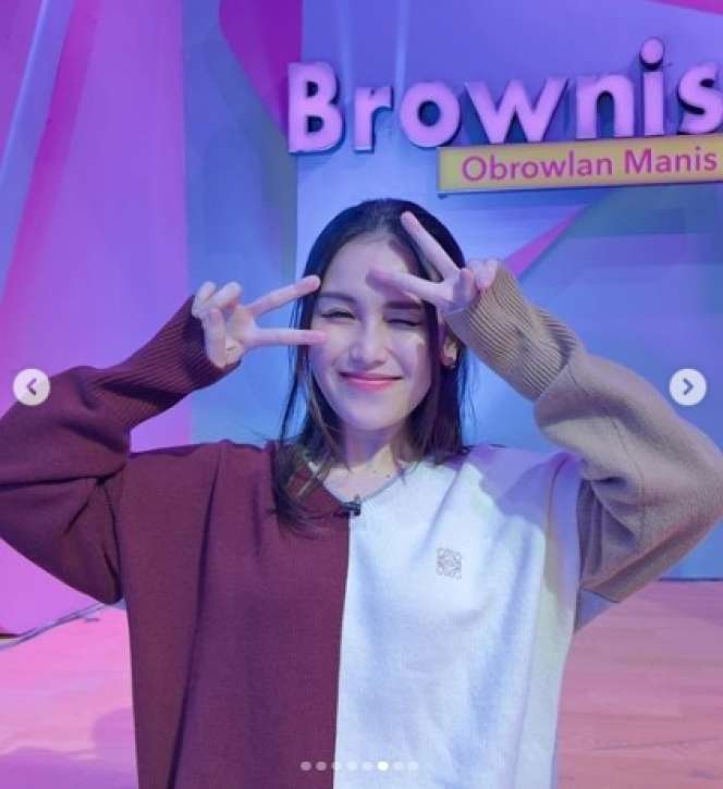 10 Adu Gaya Mimi Bayuh VS Ayu Ting Ting, Wajahnya Disebut Mirip, Sama-Sama Digosipkan Selingkuhan Raffi Ahmad