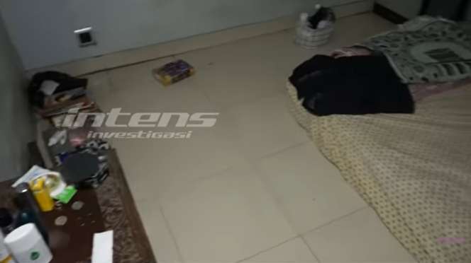 8 Potret Rumah Indra Bekti usai Pergi dari Istana Mewahnya, Plafon Jebol, Banyak Tikus dan Kecoa