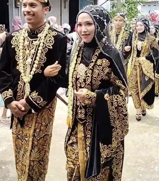 Viral Pernikahan Wanita Kembar 3, Iring-Iringan Bak Nikah Massal, Suami Auto Susah Bedain!
