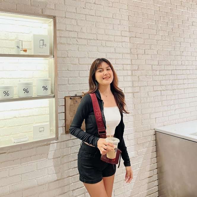 10 Potret Selebgram Cantik Andrea Mutiara yang Viral, Dijuluki Pacar Online Sejuta Umat