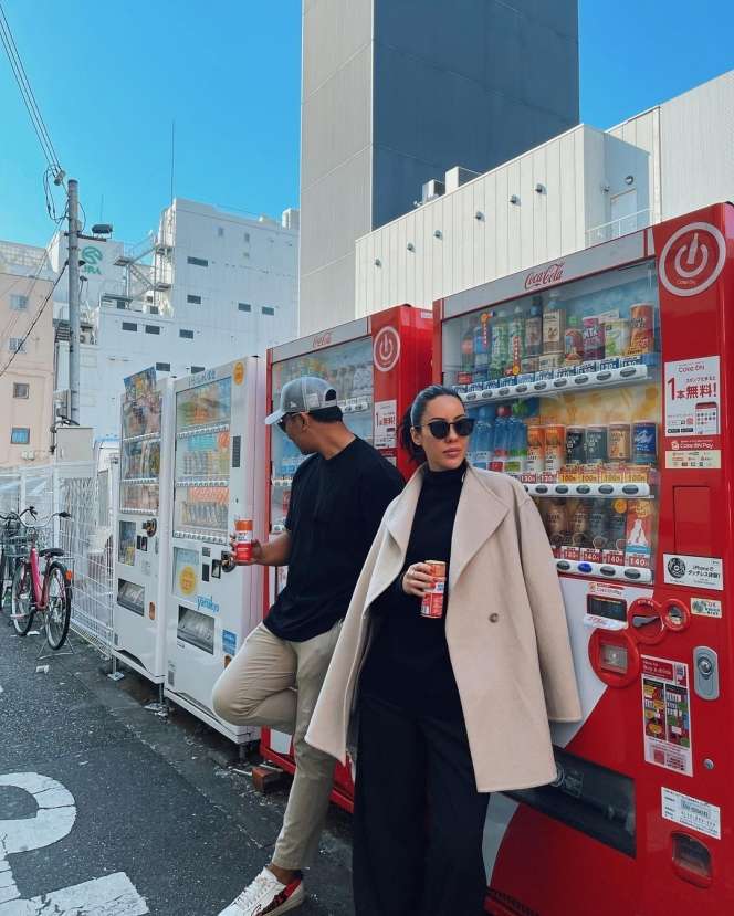 Potret Mesra Darma Mengkuluhur Anak Tommy Soeharto dan Kekasih saat Liburan, Penampilannya Disorot!