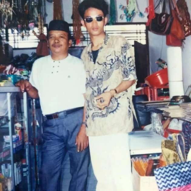 Beda Banget! 8 Potret Masa Muda Limbad yang Ternyata Ganteng, Kurus, dan Bening Abis