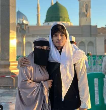 Potret Aurel Hermansyah Bercadar di Tanah Suci, Serba Tertutup tapi Masih Dianggap Umbar Aurat