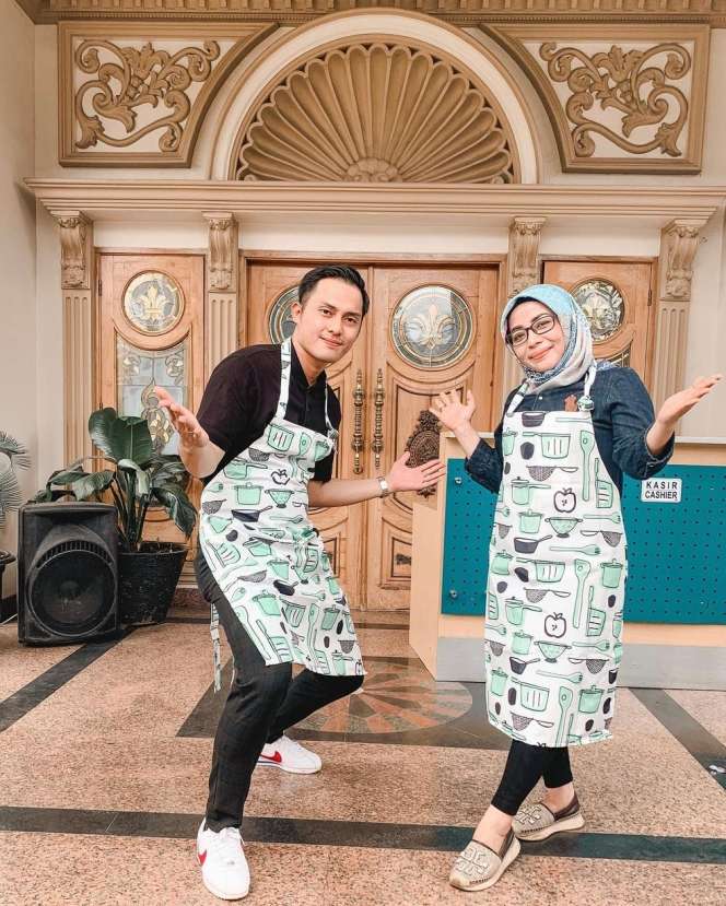 Potret Teras Rumah Mewah Rp32 Miliar Muzdalifah Diubah jadi Warung Makan