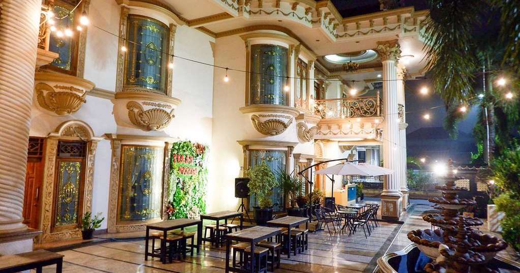 Potret Teras Rumah Mewah Rp32 Miliar Muzdalifah Diubah jadi Warung Makan