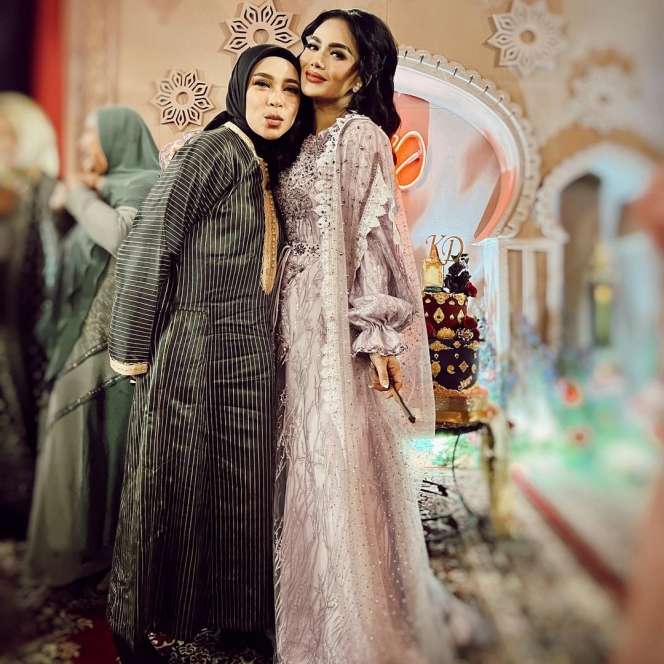 Potret Terbaru Melly Goeslaw yang Nyaris Tak Dikenali!