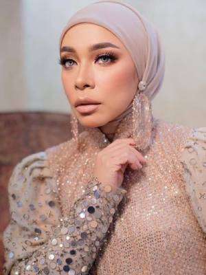 Potret Terbaru Melly Goeslaw yang Nyaris Tak Dikenali!