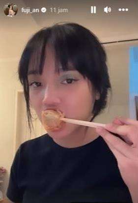 Potret Menu Sahur Para Artis, Makanan Sahur Cinta Laura Bikin Syok: 'Makan Segitu Kok Bisa Nahan Lapar?'