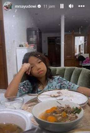Potret Menu Sahur Para Artis, Makanan Sahur Cinta Laura Bikin Syok: 'Makan Segitu Kok Bisa Nahan Lapar?'
