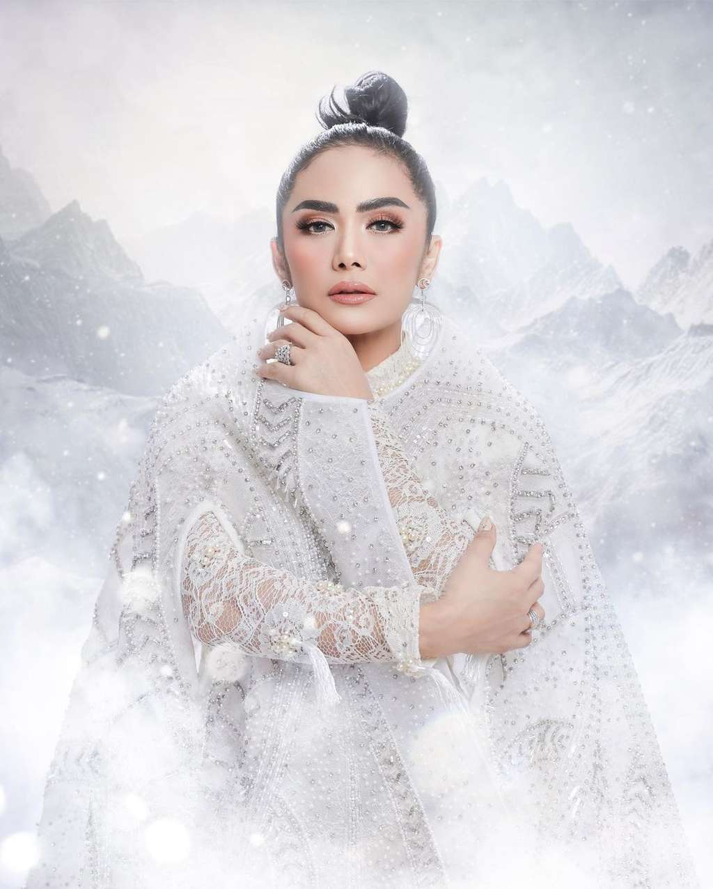 10 Adu Gaya Titi DJ VS Krisdayanti, Sama-Sama Diva dan Ngaku Operasi Plastik, Siapa Lebih Keren?