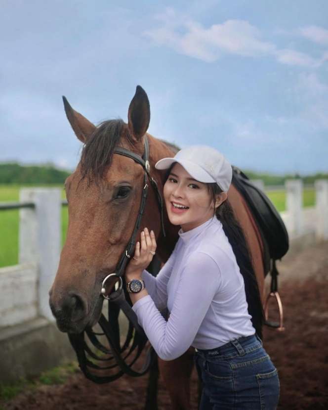 Potret Bella Bonita yang Disebut-sebut Pacar Baru Denny Caknan, Body Goals-nya Disorot