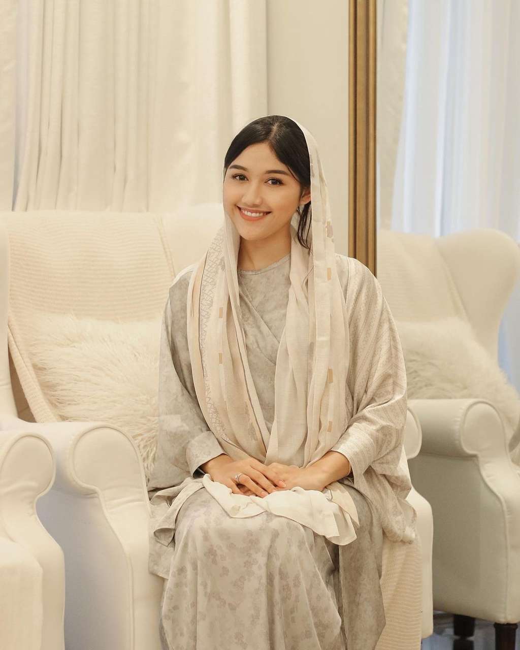 Potret Cantiknya Erina Gudono Saat Ikut Kajian Ramadan, Tanpa Kaesang Pangarep