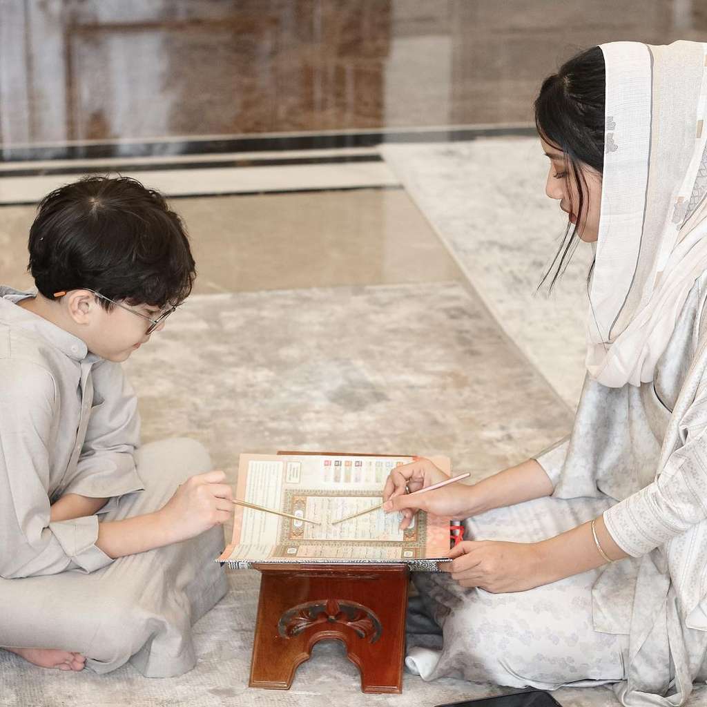 Potret Cantiknya Erina Gudono Saat Ikut Kajian Ramadan, Tanpa Kaesang Pangarep