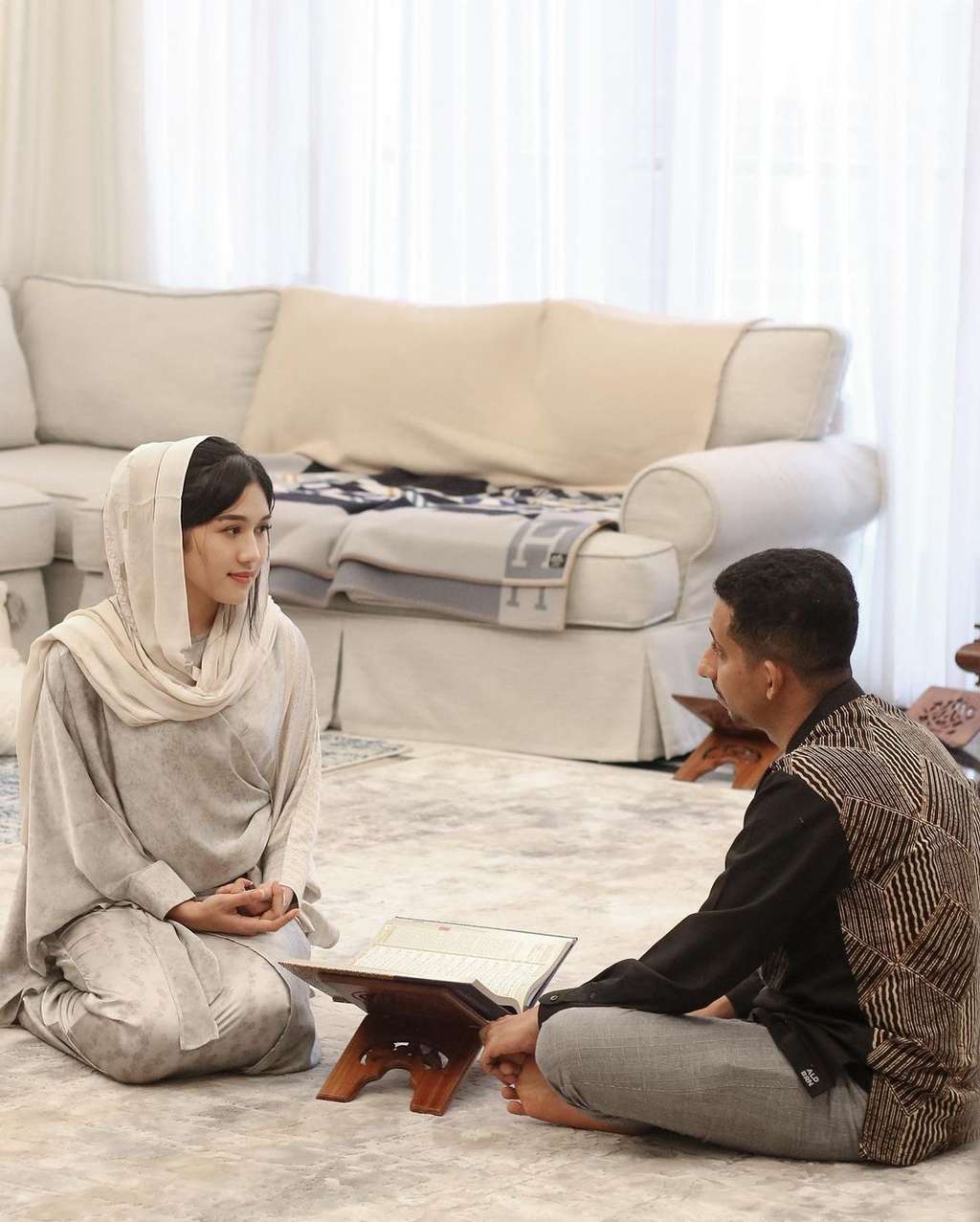 Potret Cantiknya Erina Gudono Saat Ikut Kajian Ramadan, Tanpa Kaesang Pangarep