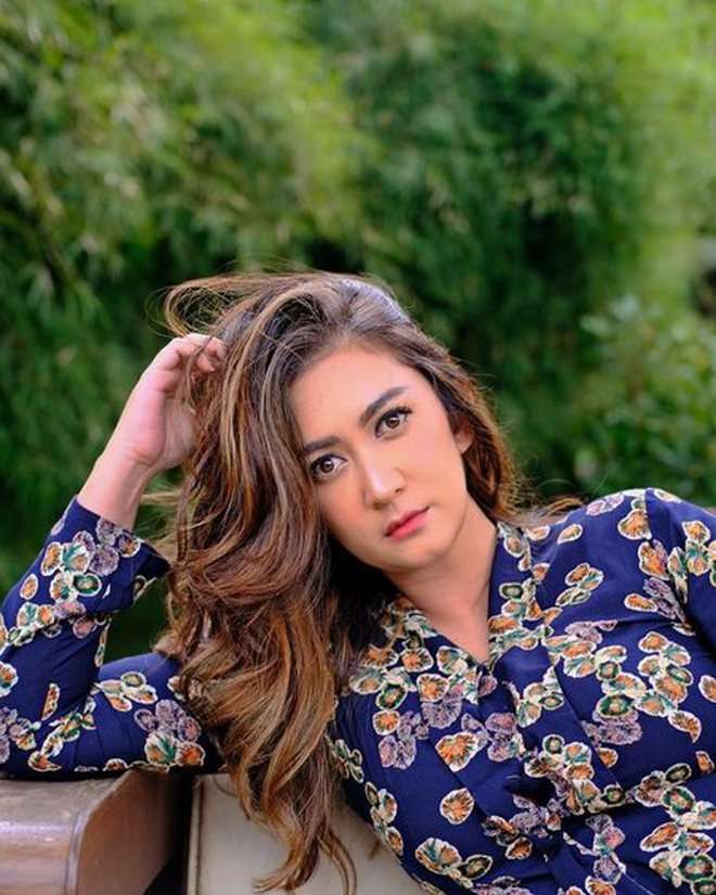 Jagain Jodoh Orang! 10 Artis ini Pacaran Lama Tapi Nikah dengan Orang Lain, Terakhir Paling Nyesek!