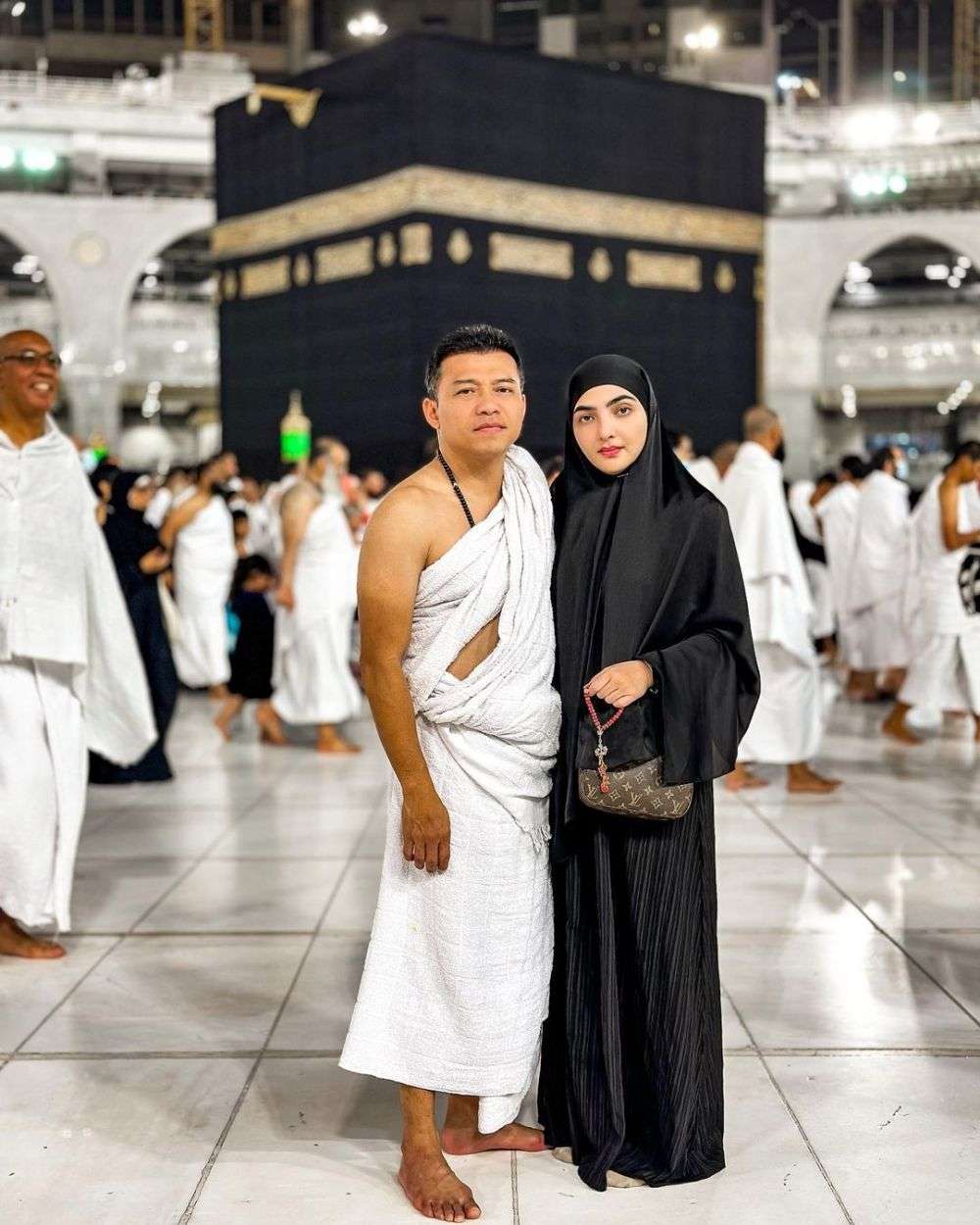 10 Potret Artis Jalani Umrah di Ramadan 2023, Penampilan Dinar Candy Disorot!