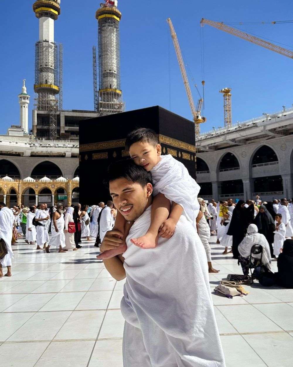 10 Potret Artis Jalani Umrah di Ramadan 2023, Penampilan Dinar Candy Disorot!