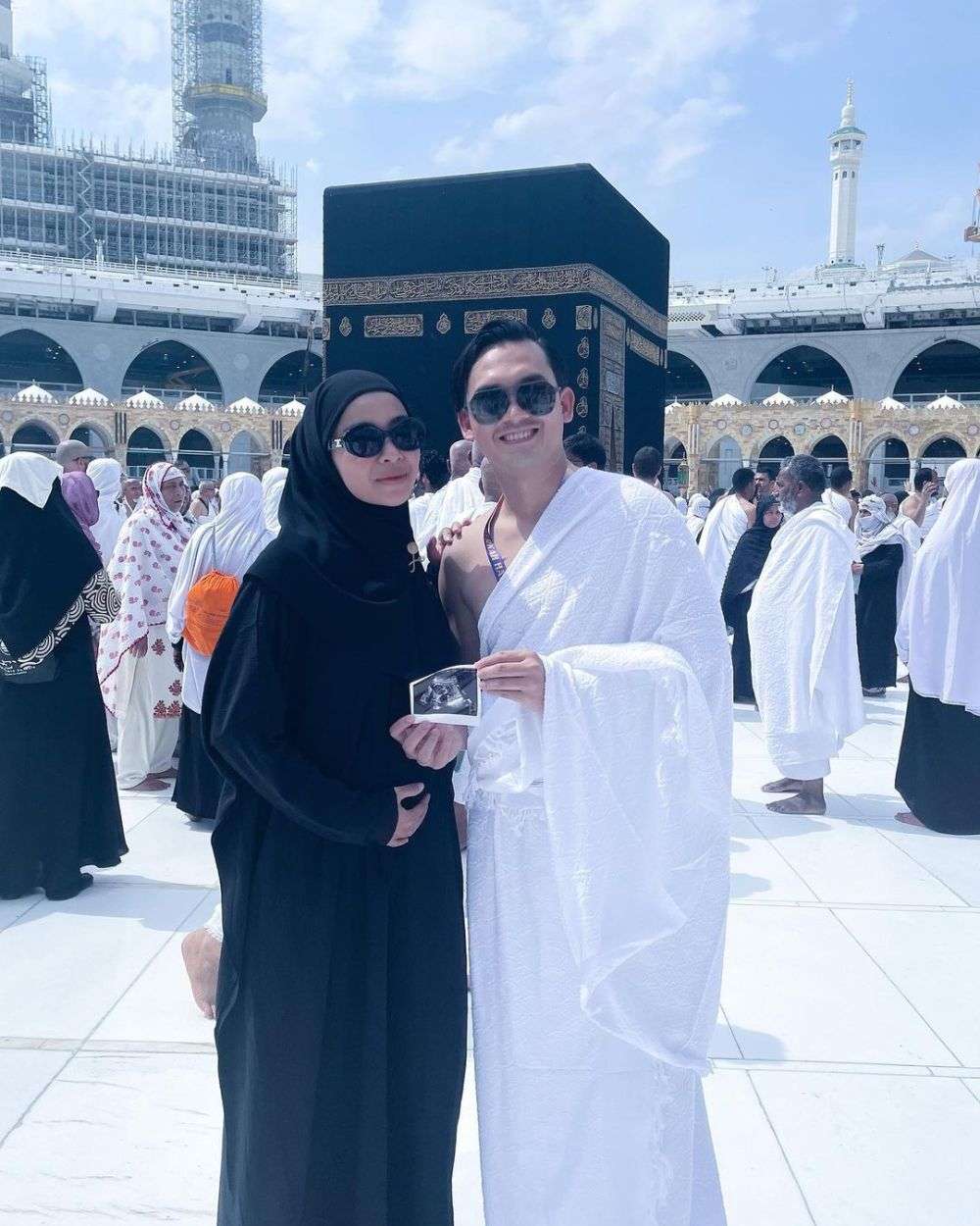 10 Potret Artis Jalani Umrah di Ramadan 2023, Penampilan Dinar Candy Disorot!