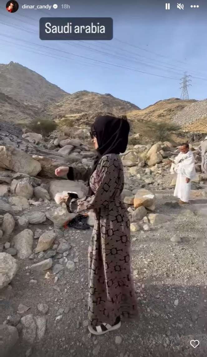 10 Potret Artis Jalani Umrah di Ramadan 2023, Penampilan Dinar Candy Disorot!