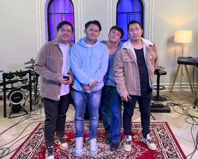 Bikin Penggemar Klepek-klepek, Potret Tampan Yonggi Mikama saat Live Tiktok Bareng 3 Composers 