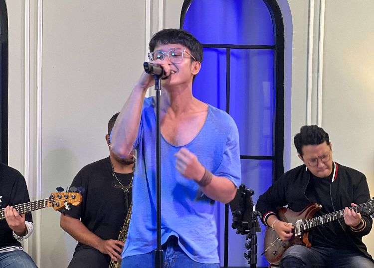 Bikin Penggemar Klepek-klepek, Potret Tampan Yonggi Mikama saat Live Tiktok Bareng 3 Composers 