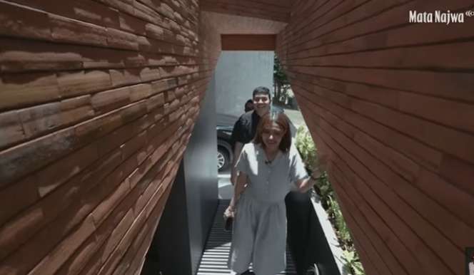 Potret Rumah Tiga Dua Satu Milik Tulus, Super Estetik dan Instagramable Banget!