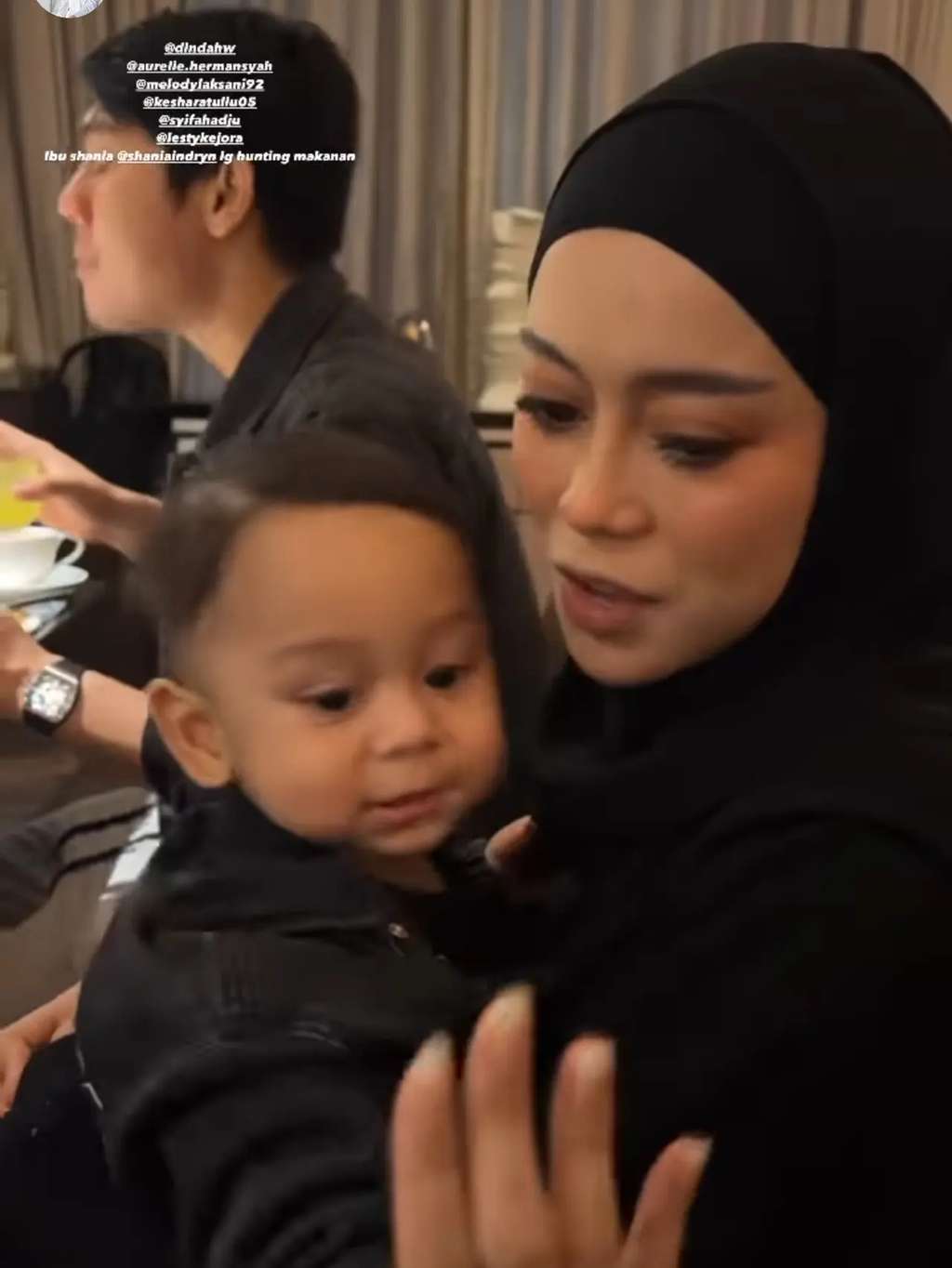 10 Potret Ngabuburit Ala Geng Artis Aurel Hermansyah, Lesty Kejora Dipuji Makin Cantik!