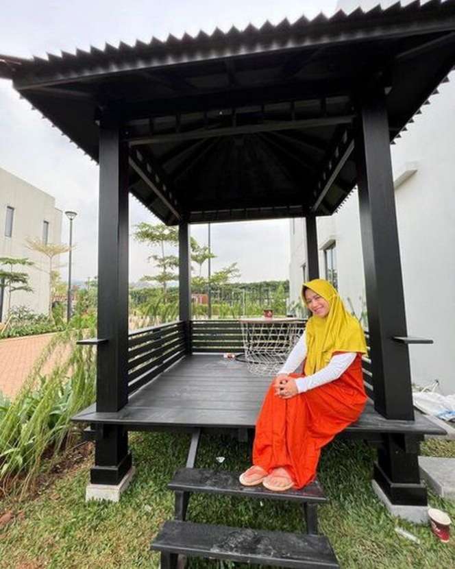 10 Potret Rumah Baru Farida Nurhan, Mantan TKW Sukses, Super Mewah Ngalahin Artis!
