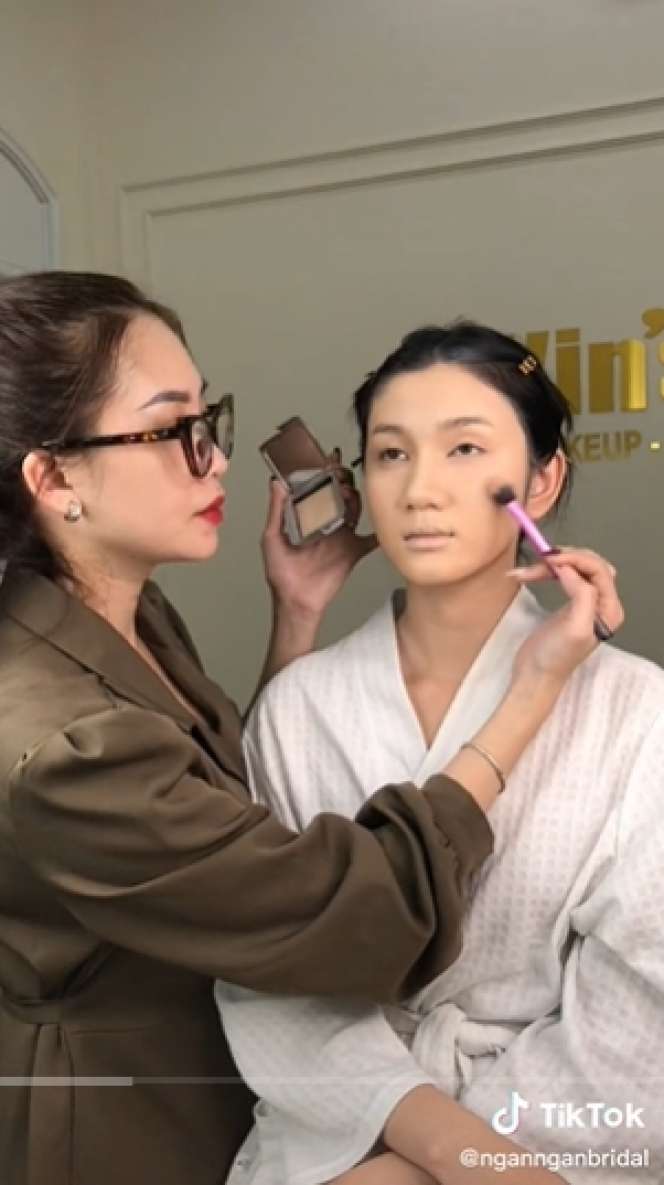 Transformasi Wanita Berjerawat Dirias Ala Pengantin China, Hasilnya Mirip Ariel Tatum!