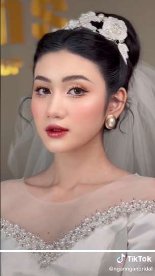 Transformasi Wanita Berjerawat Dirias Ala Pengantin China, Hasilnya Mirip Ariel Tatum!