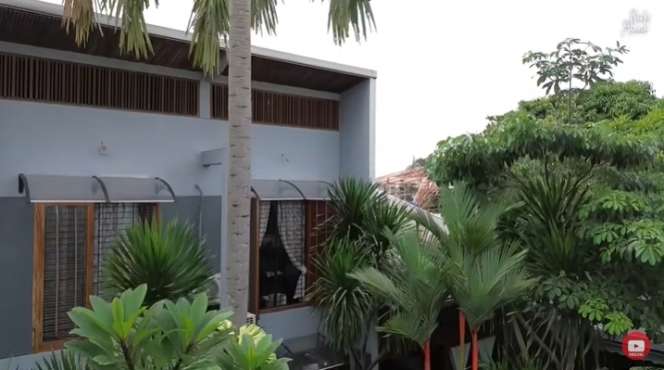 Viral! 10 Potret Rumah Super Mewah Bak di Taman Surga, Ada Sungai Mengalir di Bawahnya