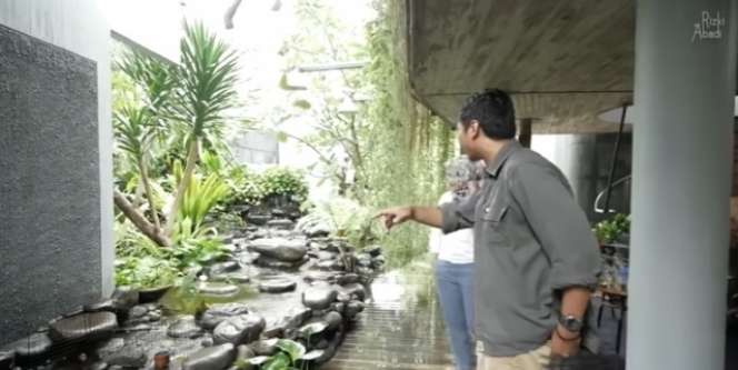 Viral! 10 Potret Rumah Super Mewah Bak di Taman Surga, Ada Sungai Mengalir di Bawahnya