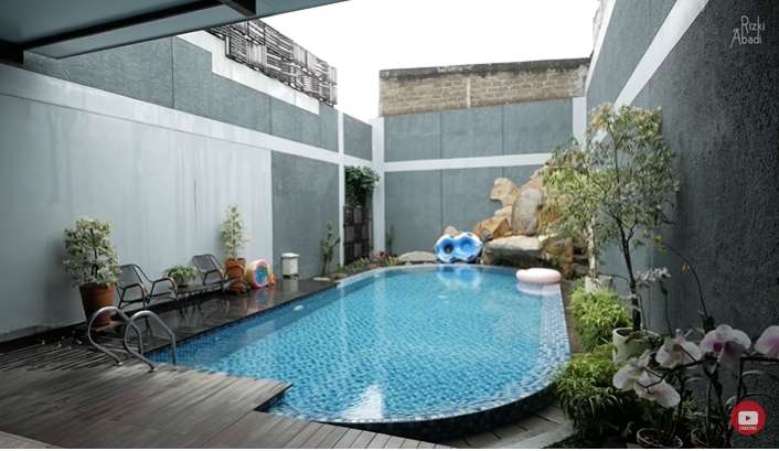 Viral! 10 Potret Rumah Super Mewah Bak di Taman Surga, Ada Sungai Mengalir di Bawahnya