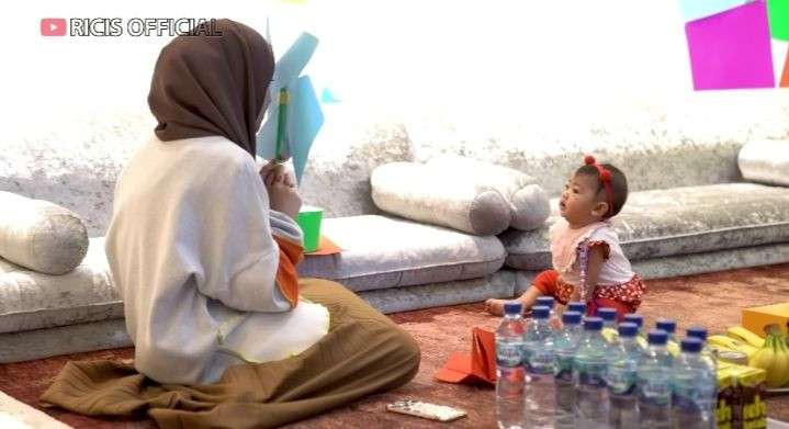 Potret Nissa Sabyan Momong Baby Moana, Netizen: Sudah Cocok Jadi Ibu