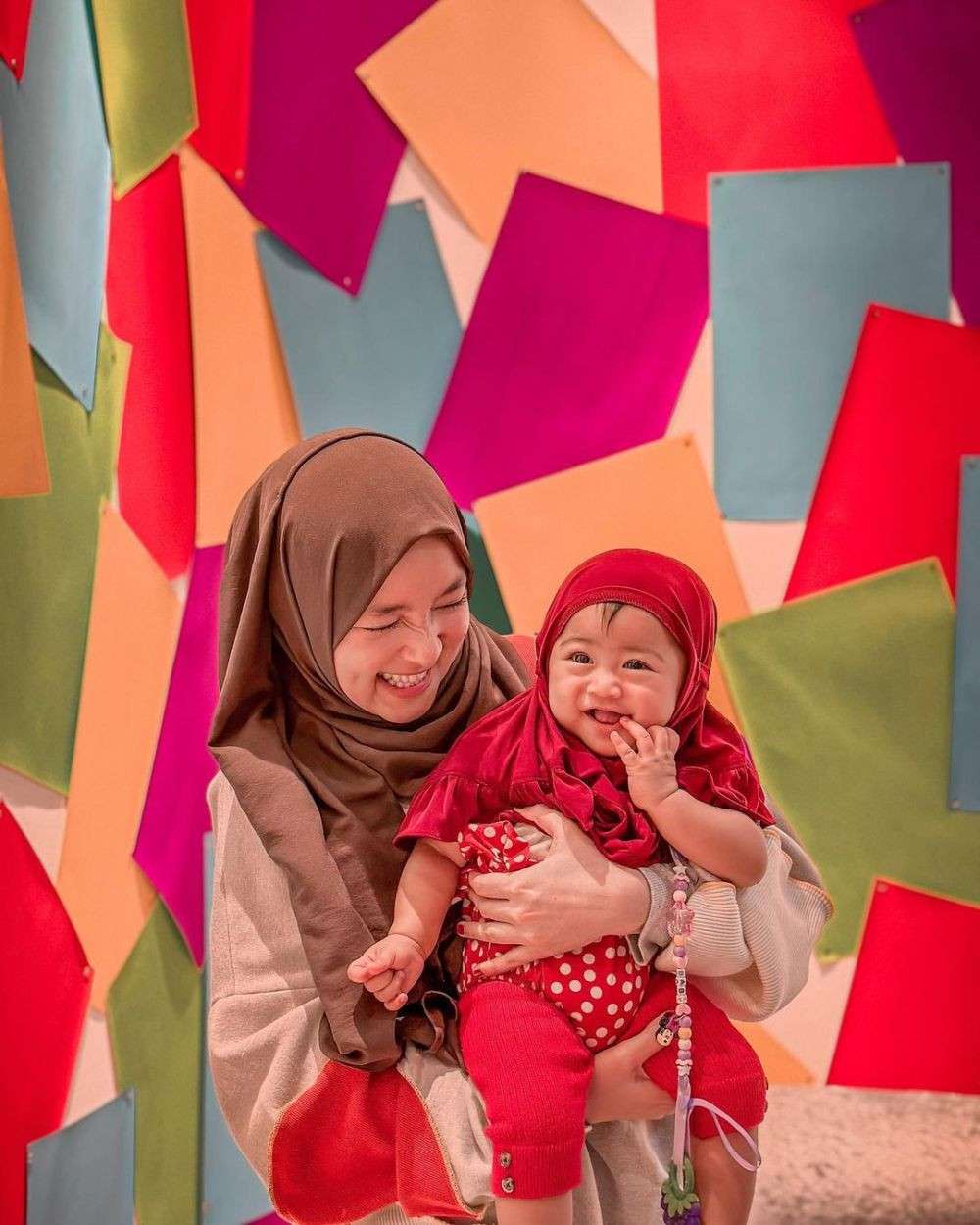 Potret Nissa Sabyan Momong Baby Moana, Netizen: Sudah Cocok Jadi Ibu